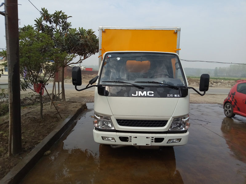 江鈴4.2米(藍(lán)牌)氣瓶廂運(yùn)輸車