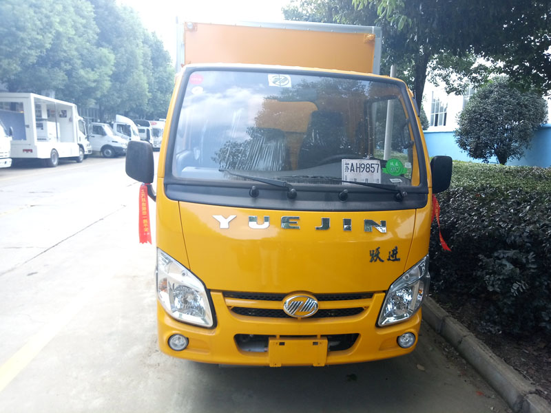 躍進(jìn)3.3米柴油(藍(lán)牌)腐蝕品廂式車