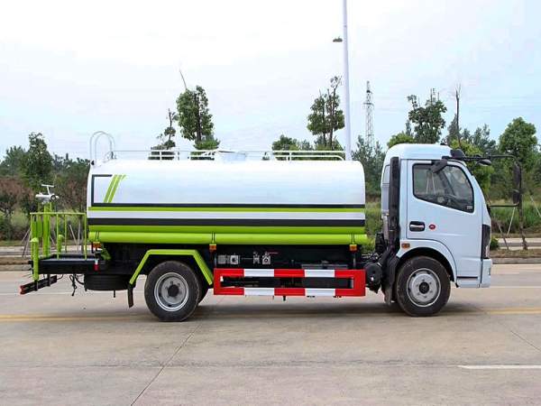 國(guó)六東風(fēng)大多利卡 9.2噸灑水車(chē)