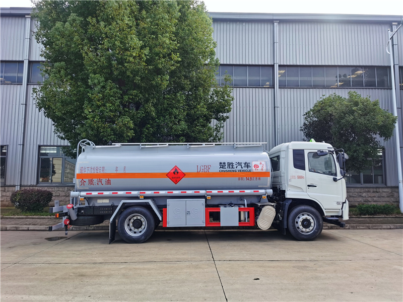 國(guó)六東風(fēng)天錦汽油介質(zhì)油罐車(chē)