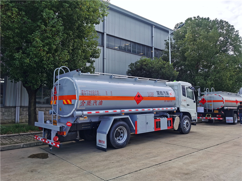 國(guó)六東風(fēng)天錦汽油介質(zhì)油罐車(chē)