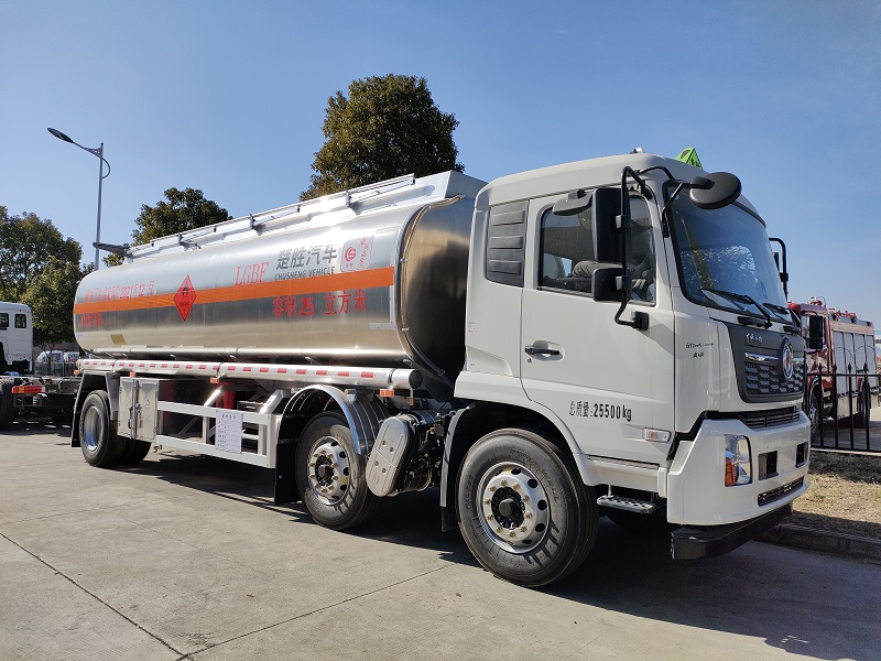 國(guó)六東風(fēng)天錦小三軸25立方米鋁合金油罐車