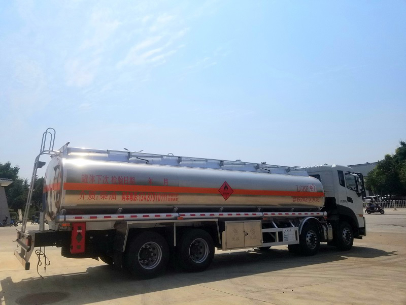 國六東風(fēng)天龍前四后八油罐車